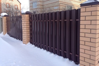 Забор из евроштакетника в шахматном порядке 30 метров фото в Хорлово