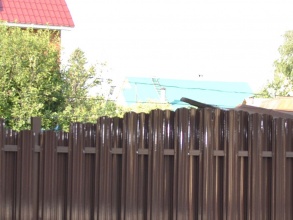 Забор из евроштакетника на ленточном фундаменте 10 метров фото в Хорлово